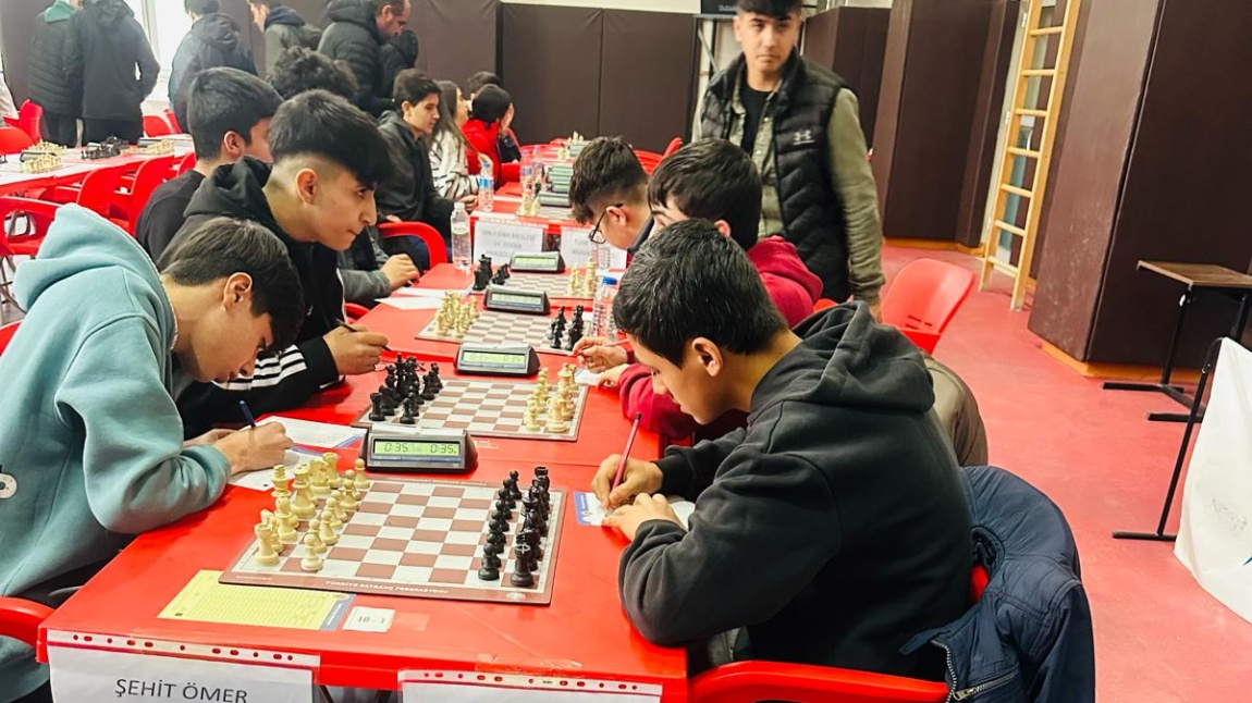 Öğrencilerimizden Okullar Arası Satranç Turnuvasına Katılım